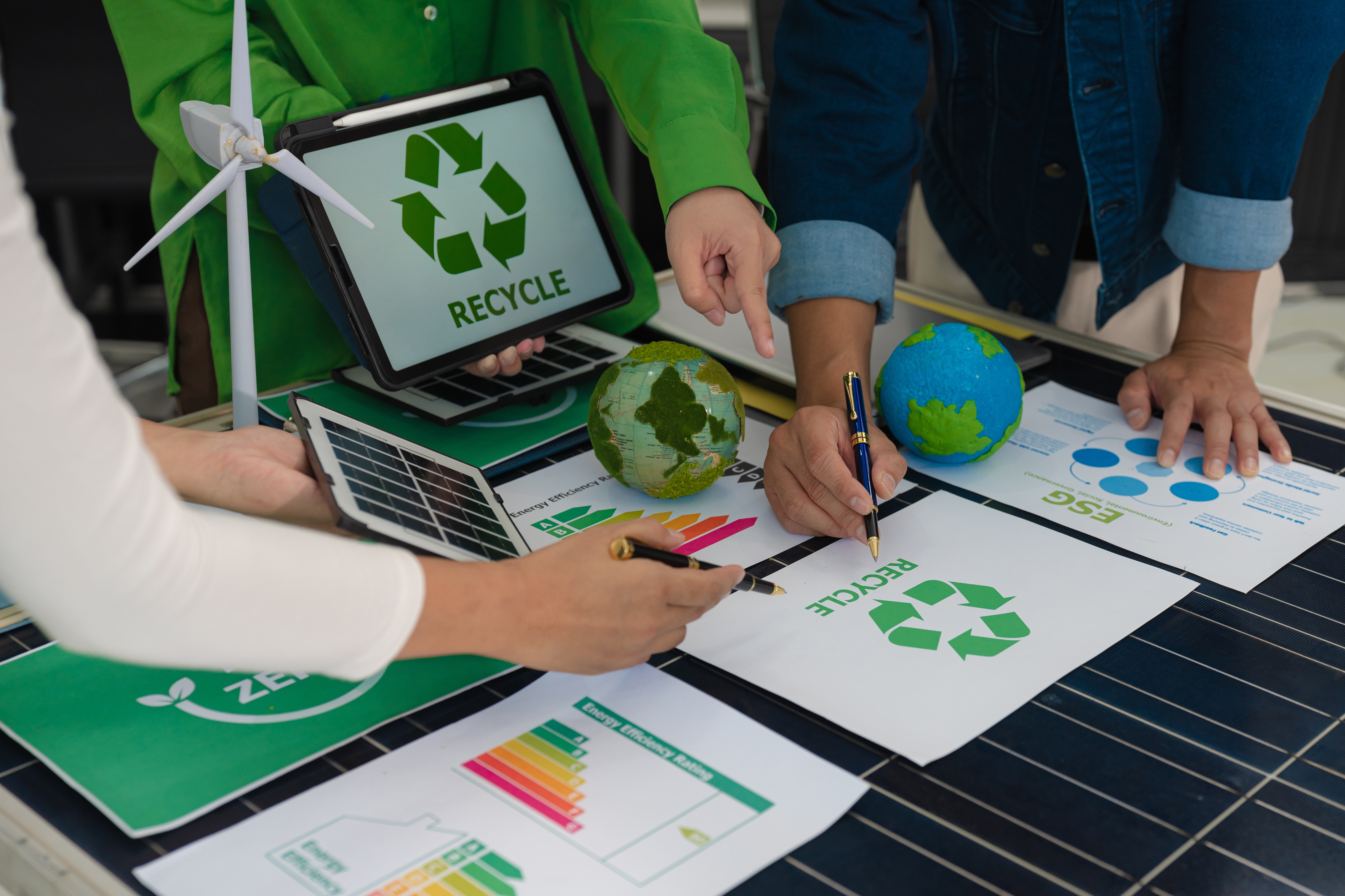 HOS06006RU24 Design a sustainable food waste management and composting system for a commercial kitchen:7:253 2025-2026
